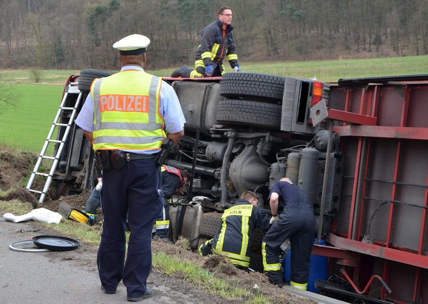 Bierlaster umgestuerzt A 3 Rich Frankfurt Hoehe AS Lohmar P032.JPG